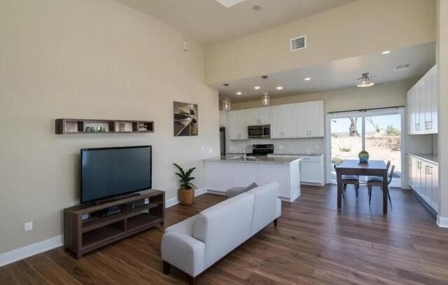 3-bedroom rental at 418 Cimarron in Spring Branch, TX — photo 3