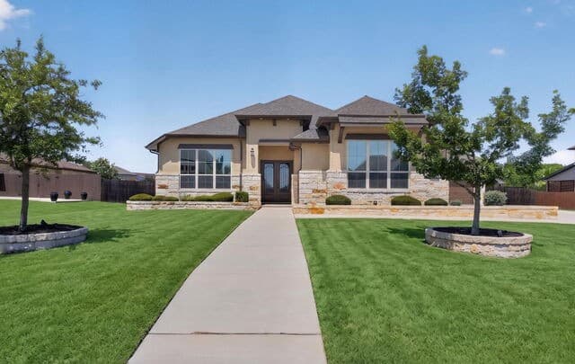 4-bedroom rental at 7118 Delaine Park in Schertz, TX — photo 3