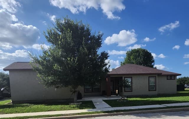 3-bedroom rental at 12618 Course View in San Antonio, TX — photo 1