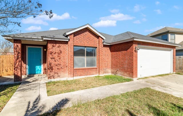 3-bedroom rental at 5015 Shara Mist in San Antonio, TX — photo 4