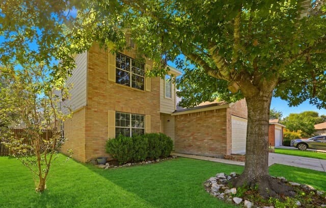 4-bedroom rental at 6114 Rolling Forest Dr in San Antonio, TX — photo 2