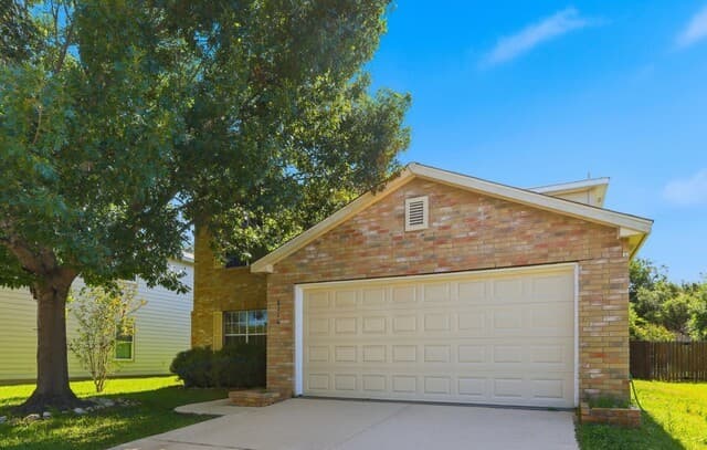 4-bedroom rental at 6114 Rolling Forest Dr in San Antonio, TX — photo 3