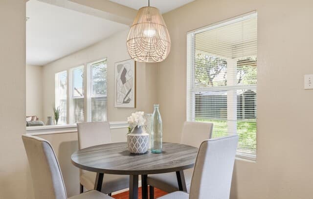 4-bedroom rental at 6114 Rolling Forest Dr in San Antonio, TX — photo 4