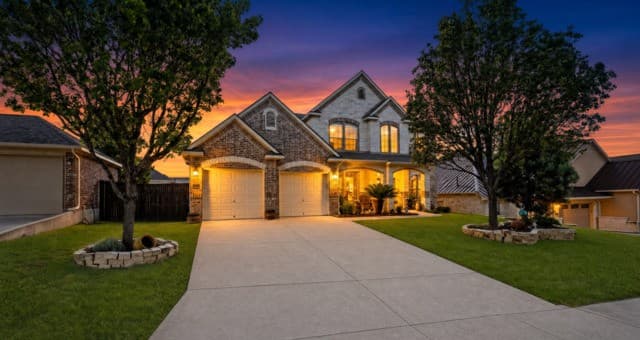 5-bedroom rental at 21719 Eden Rose Hill in San Antonio, TX — photo 1