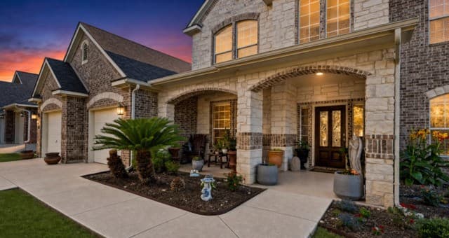 5-bedroom rental at 21719 Eden Rose Hill in San Antonio, TX — photo 4