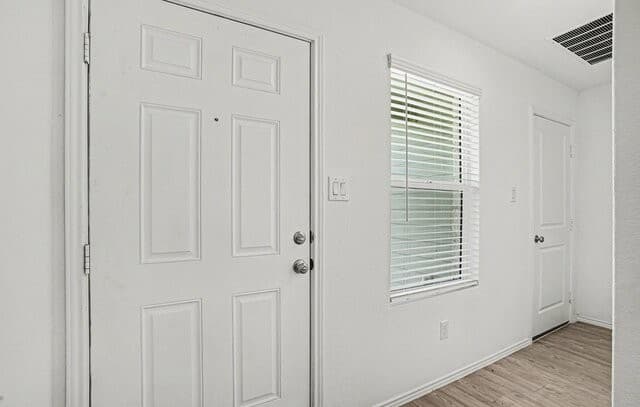 3-bedroom rental at 5442 Daphne Path in San Antonio, TX — photo 2