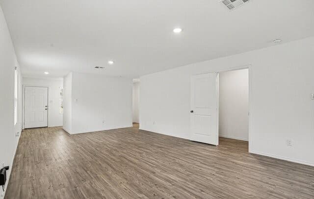 3-bedroom rental at 5442 Daphne Path in San Antonio, TX — photo 3