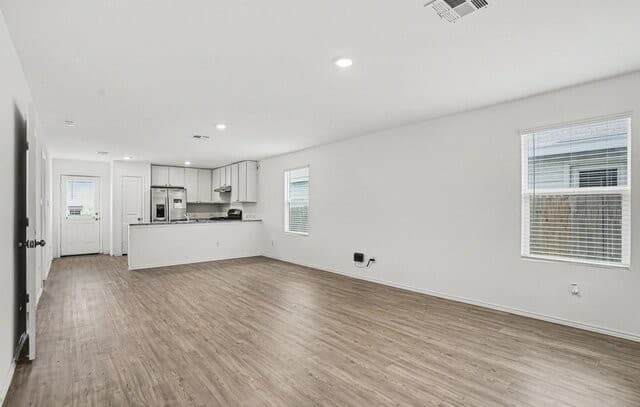 3-bedroom rental at 5442 Daphne Path in San Antonio, TX — photo 5