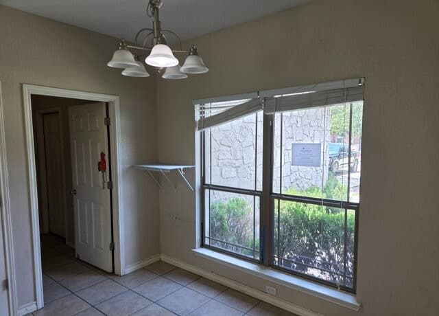 3-bedroom rental at 106 Crestway in Floresville, TX — photo 5