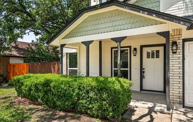 3-bedroom rental at 7207 Webbwood Way in San Antonio, TX — photo 2