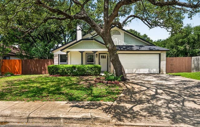 3-bedroom rental at 7207 Webbwood Way in San Antonio, TX — photo 3