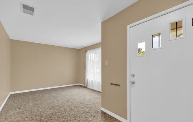 3-bedroom rental at 411 W Hart Ave in San Antonio, TX — photo 3