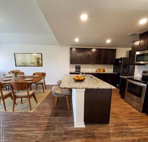 5-bedroom rental at 8062 Halo Cir in San Antonio, TX — photo 4