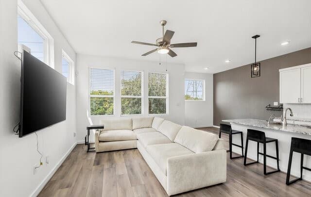 3-bedroom rental at 4410 Stark Aly in San Antonio, TX — photo 4