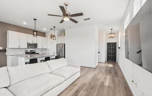 3-bedroom rental at 4410 Stark Aly in San Antonio, TX — photo 5