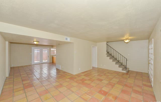 3-bedroom rental at 6607 Crown Rdg in San Antonio, TX — photo 3