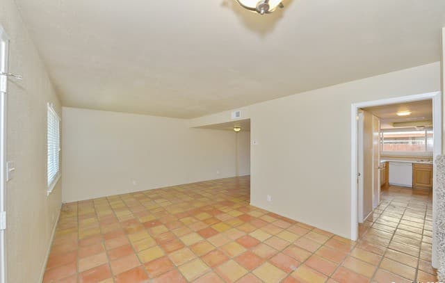 3-bedroom rental at 6607 Crown Rdg in San Antonio, TX — photo 5