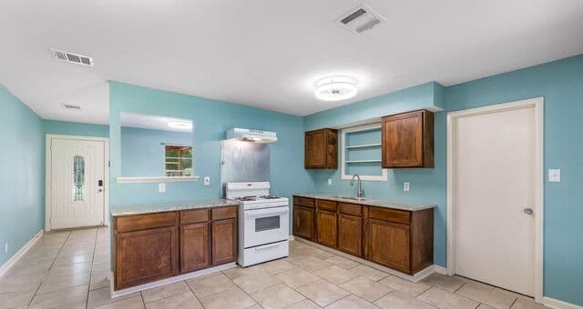 4-bedroom rental at 923 Whitman in San Antonio, TX — photo 3