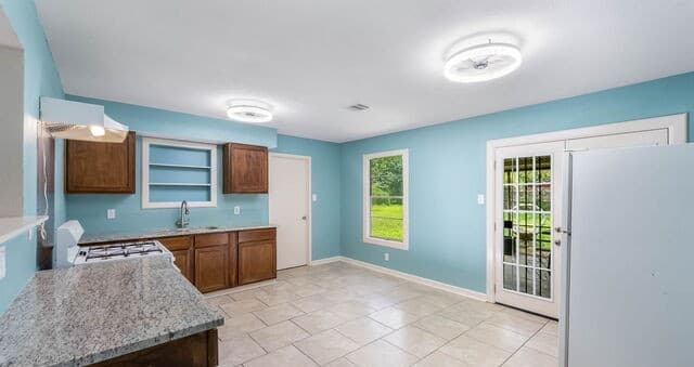 4-bedroom rental at 923 Whitman in San Antonio, TX — photo 4