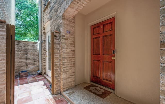 2-bedroom rental at 185 Terrell Rd Unit 201 in San Antonio, TX — photo 4