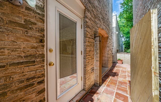 2-bedroom rental at 185 Terrell Rd Unit 201 in San Antonio, TX — photo 5