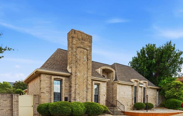 3-bedroom rental at 5918 Brook Fls in Windcrest, TX — photo 2