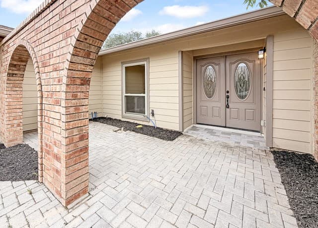 3-bedroom rental at 6927 Sunset Village Dr in San Antonio, TX — photo 4