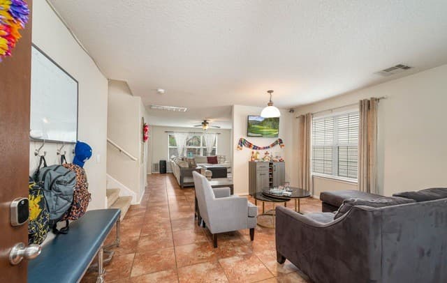 3-bedroom rental at 3911 Valencia Peak in San Antonio, TX — photo 2