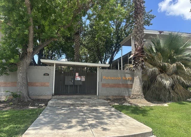 2-bedroom rental at 255 E Rampart Unit 202 in San Antonio, TX — photo 1