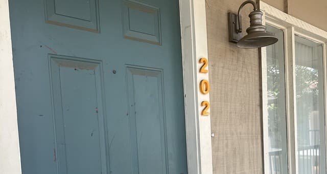 2-bedroom rental at 255 E Rampart Unit 202 in San Antonio, TX — photo 2