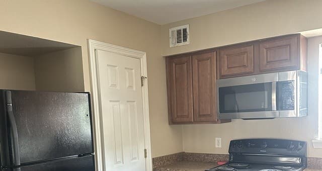 2-bedroom rental at 255 E Rampart Unit 202 in San Antonio, TX — photo 5
