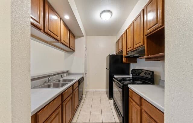 2-bedroom rental at 518 Dukeway Unit 1 in Universal City, TX — photo 3