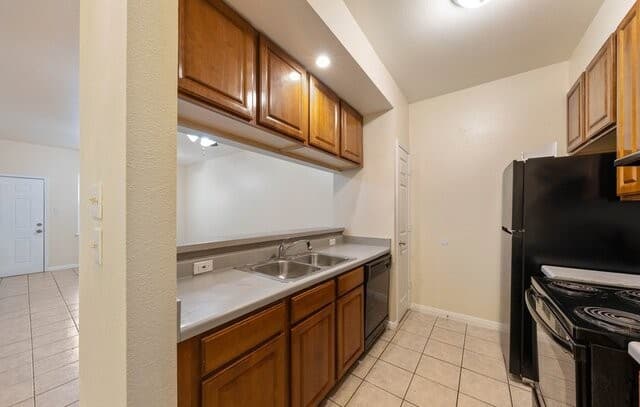 2-bedroom rental at 518 Dukeway Unit 1 in Universal City, TX — photo 4