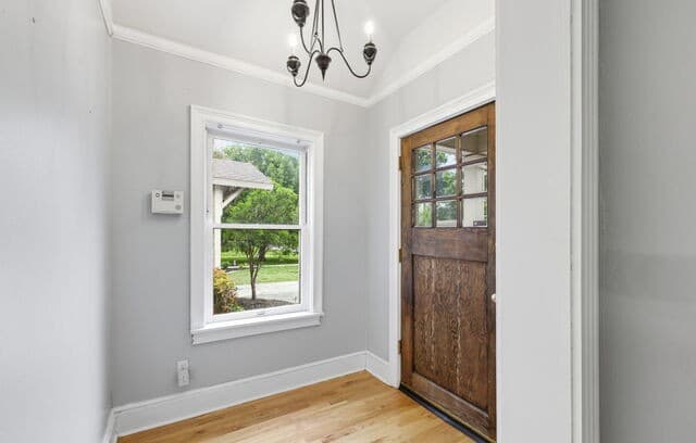 4-bedroom rental at 261 E Oakview Pl in Alamo Heights, TX — photo 4