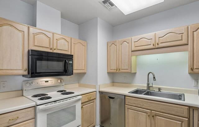 2-bedroom rental at 1 Towers Park Ln Unit 1202 in San Antonio, TX — photo 3
