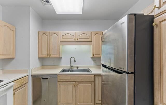 2-bedroom rental at 1 Towers Park Ln Unit 1202 in San Antonio, TX — photo 4