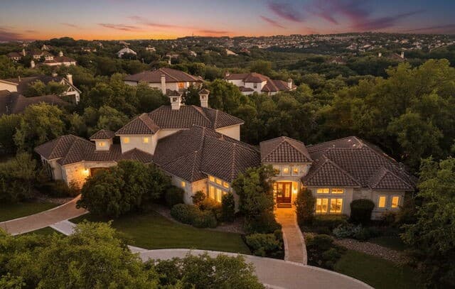 4-bedroom rental at 14 Champions Way in San Antonio, TX — photo 5