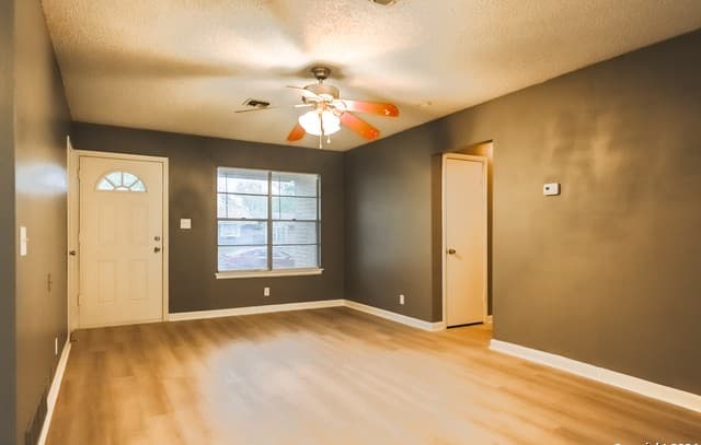 3-bedroom rental at 209 Royal Dr in Converse, TX — photo 5