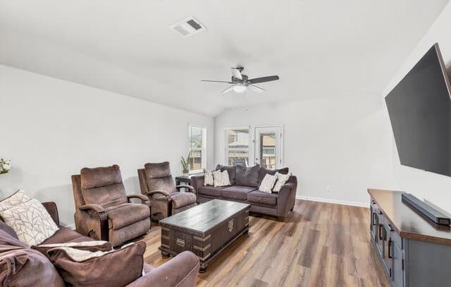 3-bedroom rental at 11530 Sagebrook Run in San Antonio, TX — photo 3