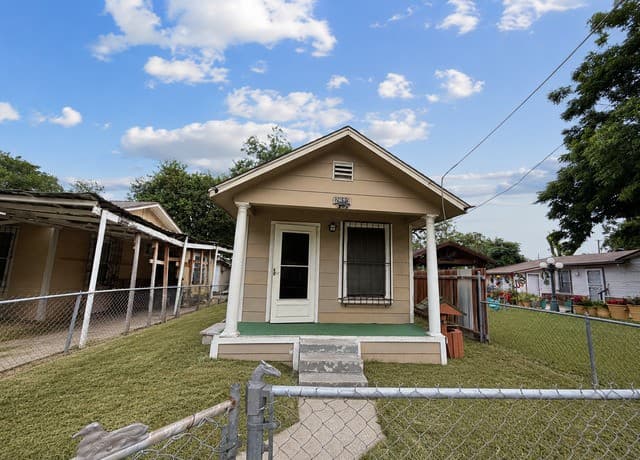 2-bedroom rental at 2613 Colima St in San Antonio, TX — photo 1