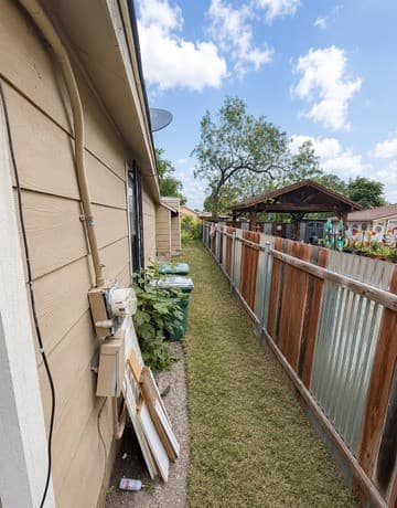 2-bedroom rental at 2613 Colima St in San Antonio, TX — photo 3