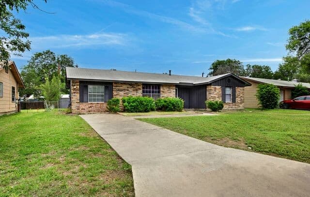 4-bedroom rental at 4351 Sun Gate St in San Antonio, TX — photo 2