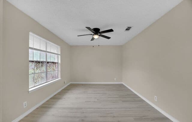 4-bedroom rental at 4351 Sun Gate St in San Antonio, TX — photo 3