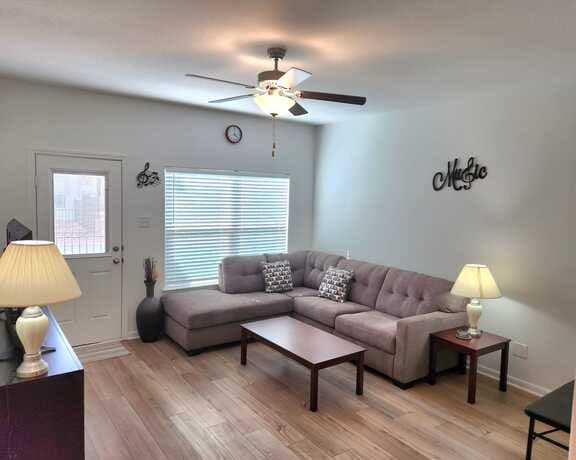 3-bedroom rental at 10829 Emerick in San Antonio, TX — photo 2