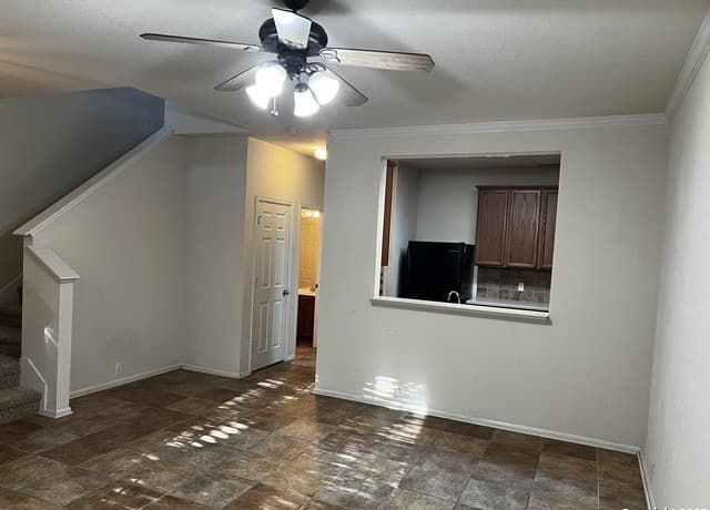 2-bedroom rental at 2543 Grayson Circle in San Antonio, TX — photo 3
