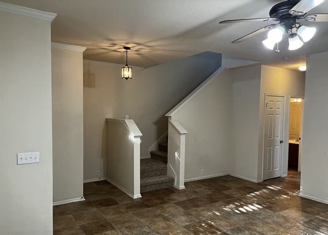 2-bedroom rental at 2543 Grayson Circle in San Antonio, TX — photo 4