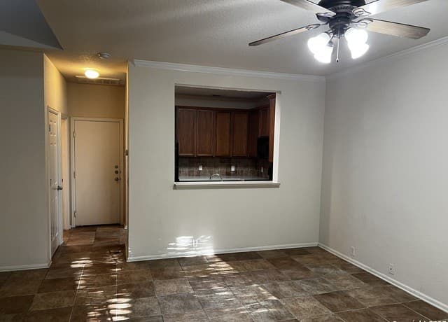 2-bedroom rental at 2543 Grayson Circle in San Antonio, TX — photo 5