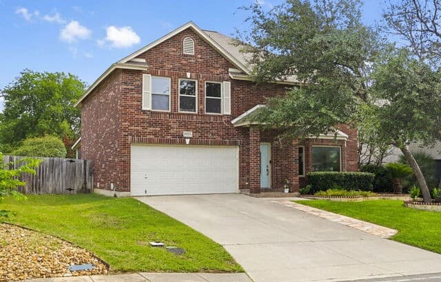 4-bedroom rental at 1915 Emerald Mist in San Antonio, TX — photo 2