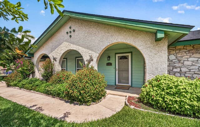 3-bedroom rental at 8005 Harper Valley St in Live Oak, TX — photo 4