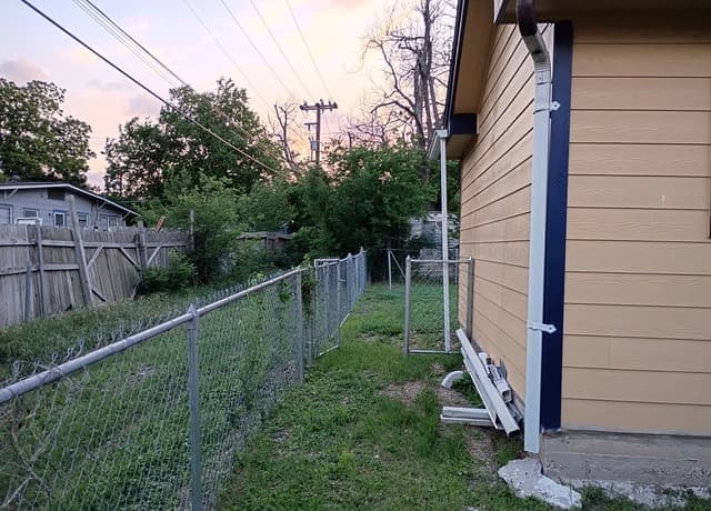 4-bedroom rental at 350 Pilgrim Dr in San Antonio, TX — photo 2